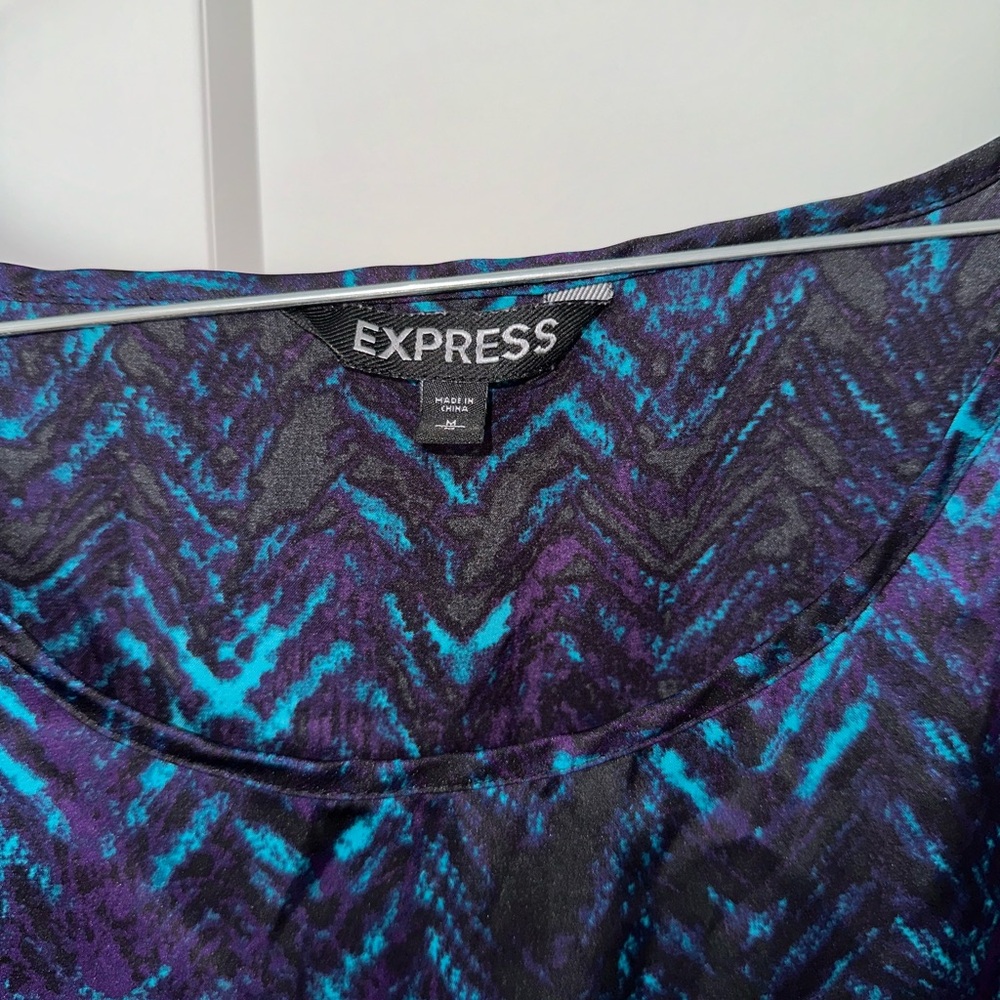 Express Chevron Top - Picture 2 of 3